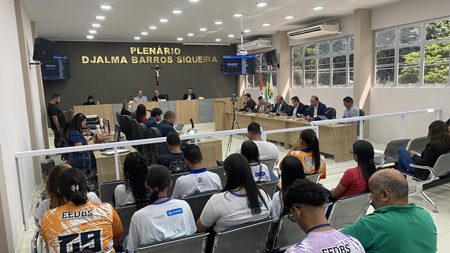 Câmara Municipal de Coruripe realiza sessão ordinária e recebe visita de estudantes